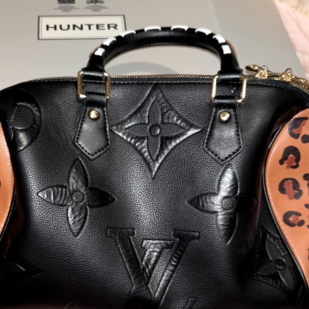 Women’s purse inspired brand